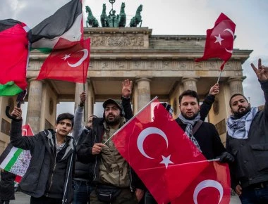 Σφοδρές αντιδράσεις από δήλωση συμβούλου της Μέρκελ: «Το Ισλάμ είναι μέρος της Γερμανίας»